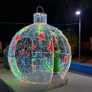 Figura de Natal Luminosa com Passagem - Bola de Natal Gigante Modelo Garden 3D