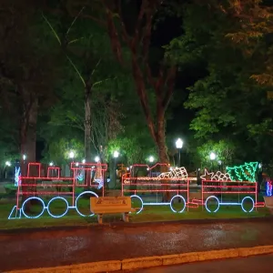 Figura de Natal Luminosa para Jardim e Fachada - Trem Natalino