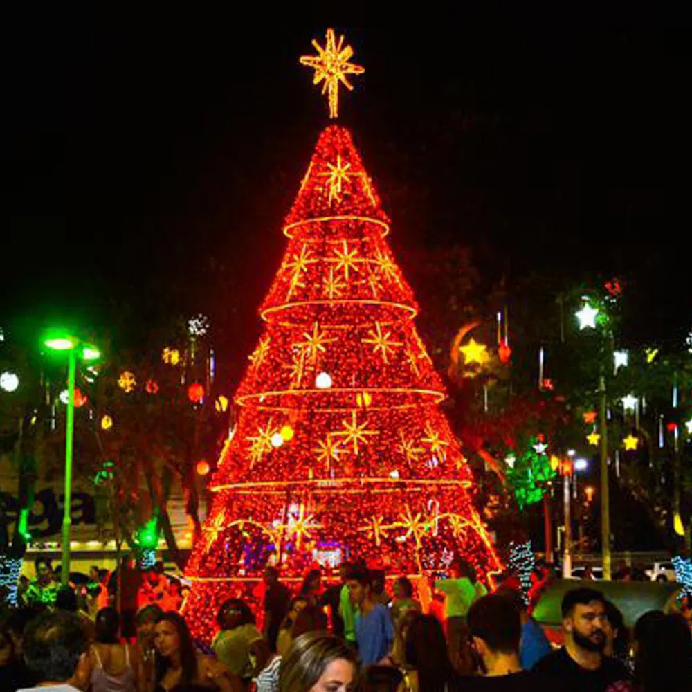 Árvore de Natal Luminosa Gigante LED Fabricada em Estrutura Metálica - Araucária