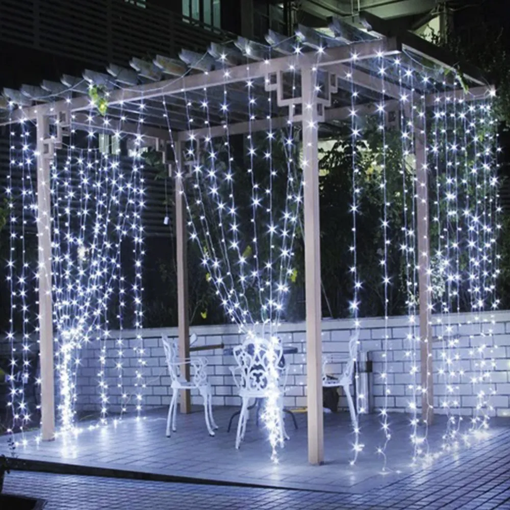 Cortina de Natal com Strobo de 4,0m x 2,20m e 500 LEDs Brancos Frios - Fio Branco 