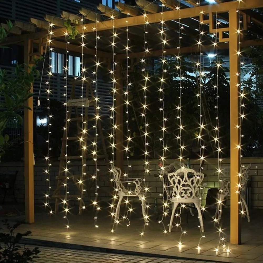 Cortina de Natal com Strobo de 4,0m x 2,20m e 500 LEDs Brancos Quentes - Fio Branco