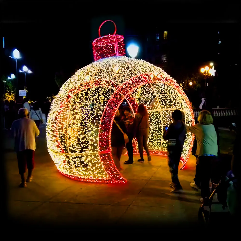 Figura de Natal Luminosa com Passagem - Bola de Natal Gigante Modelo Inclinada 3D