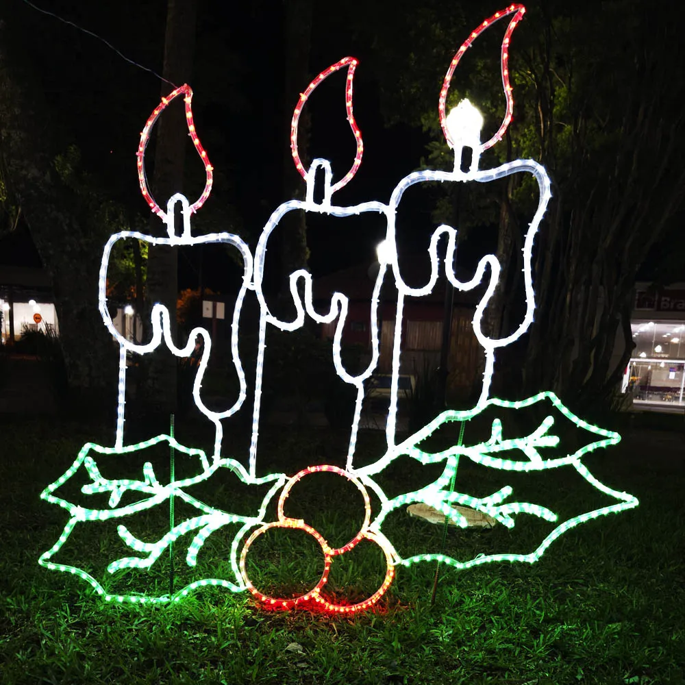 Figura de Natal Luminosa para Jardim e Fachada - 3 Velas e Folhas